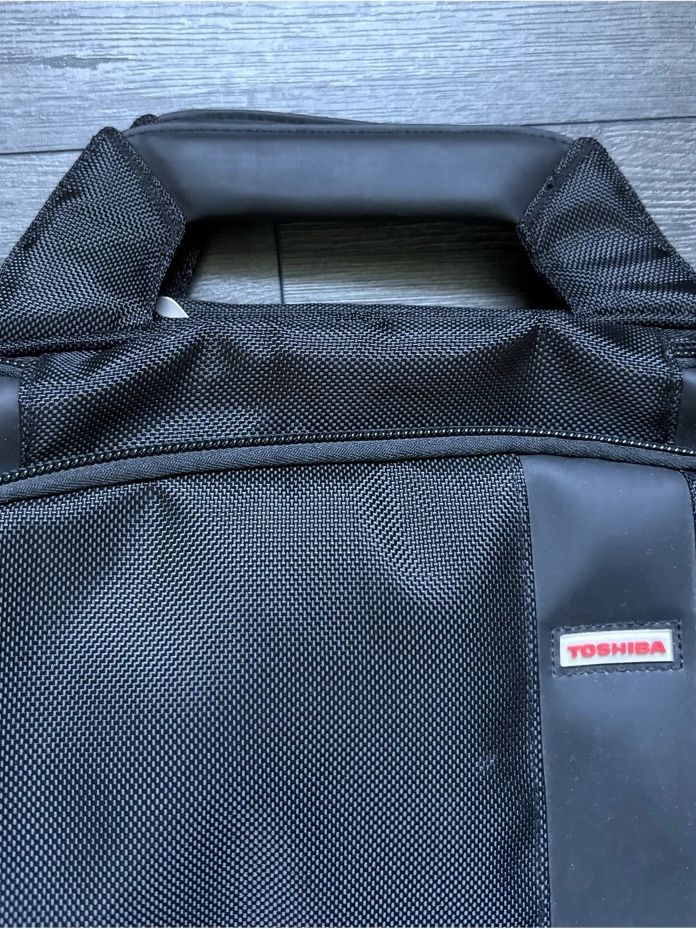 Toshiba Black Laptop Messenger Bag Shoulder Strap Multiple Pockets Travel Career